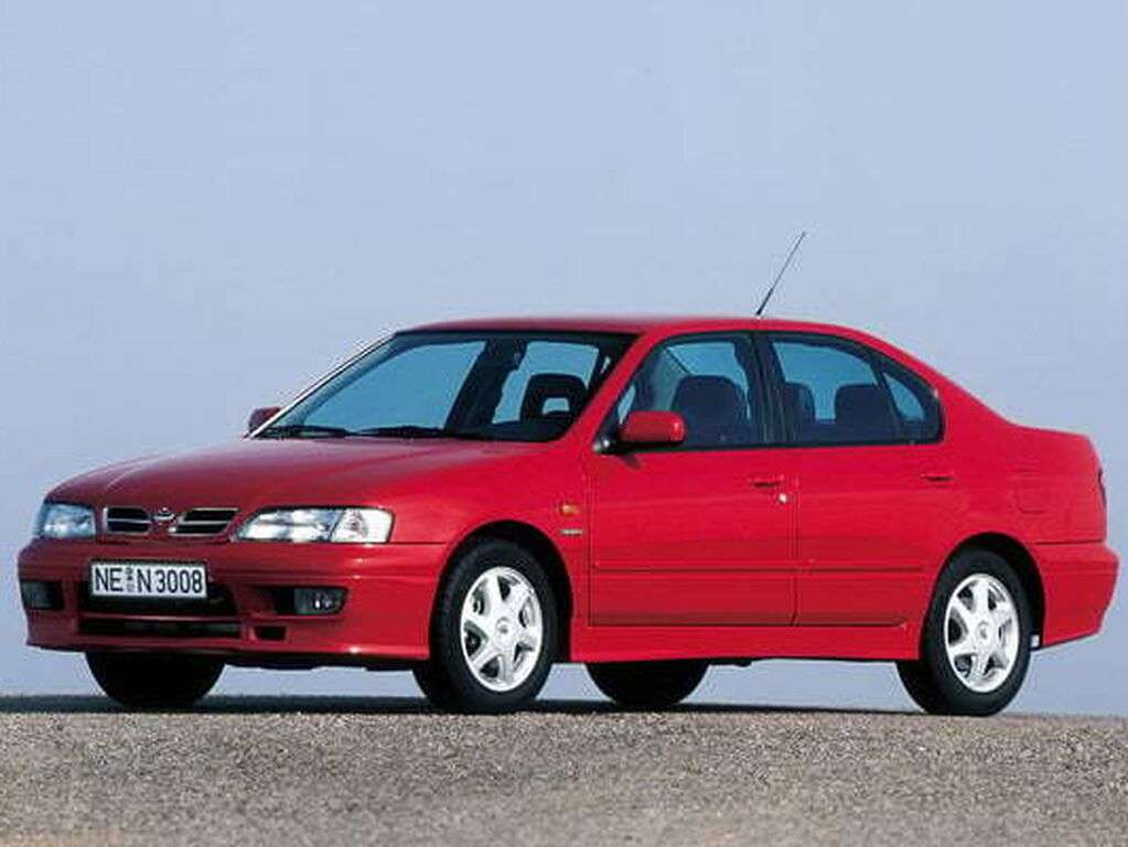 Tappetini per Nissan Primera 1990 - 1996