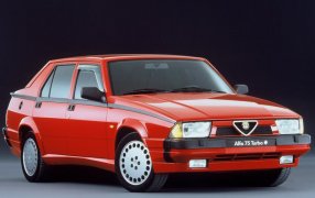 Tappetini per Alfa Romeo 75. 
